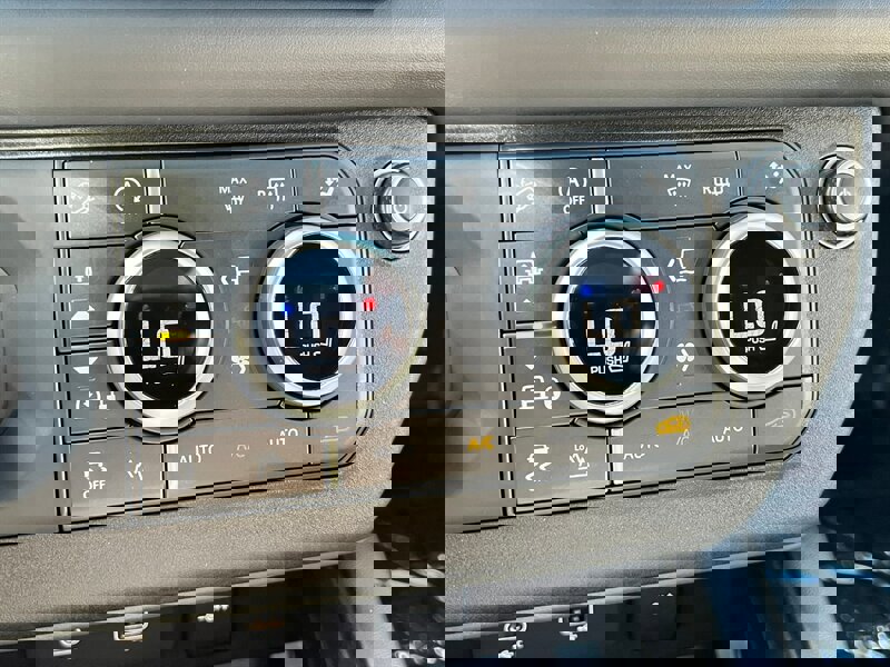 2023 Land Rover Defender 130 X-Dynamic SE