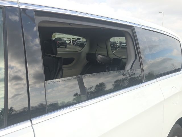 2023 Chrysler Pacifica Touring-L