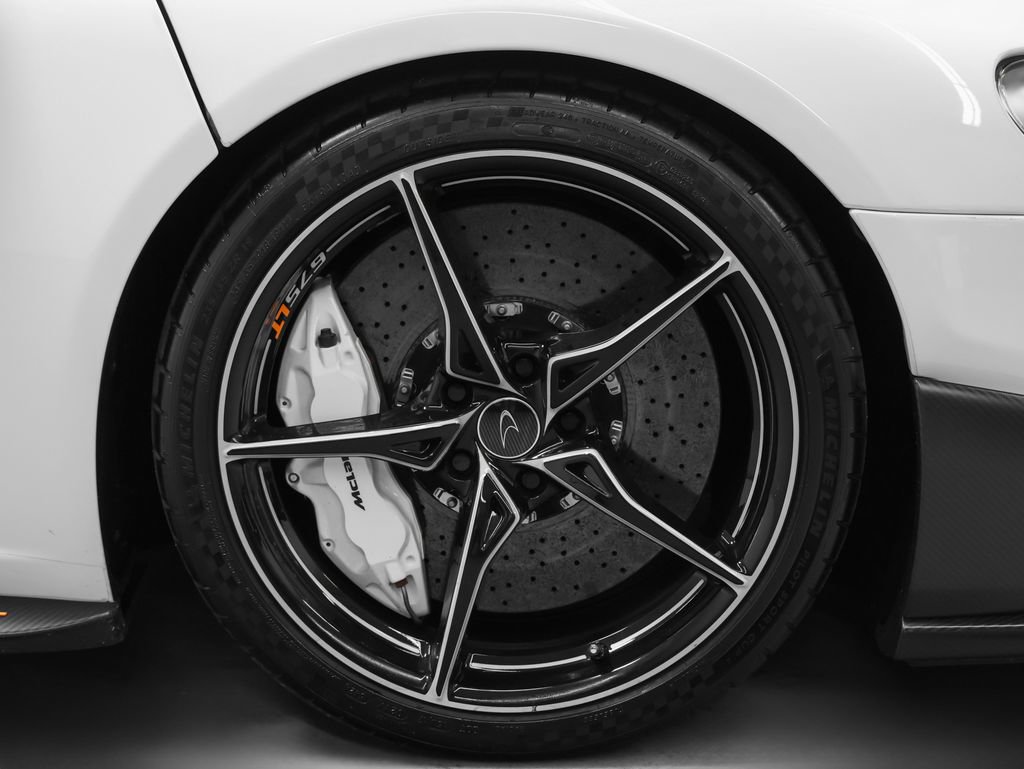 Used 2016 McLaren 675LT Spider photo 13