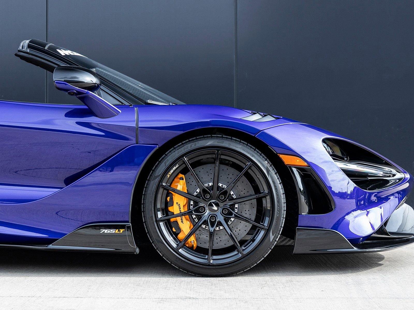 Used 2022 McLaren 765LT photo 14