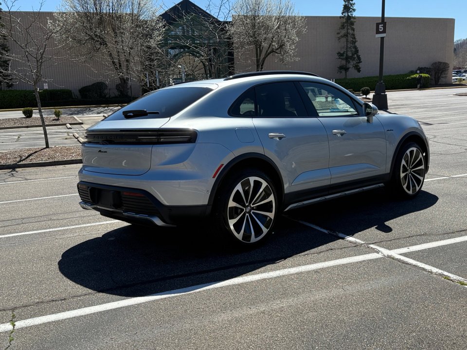 2025 Porsche Macan Electric