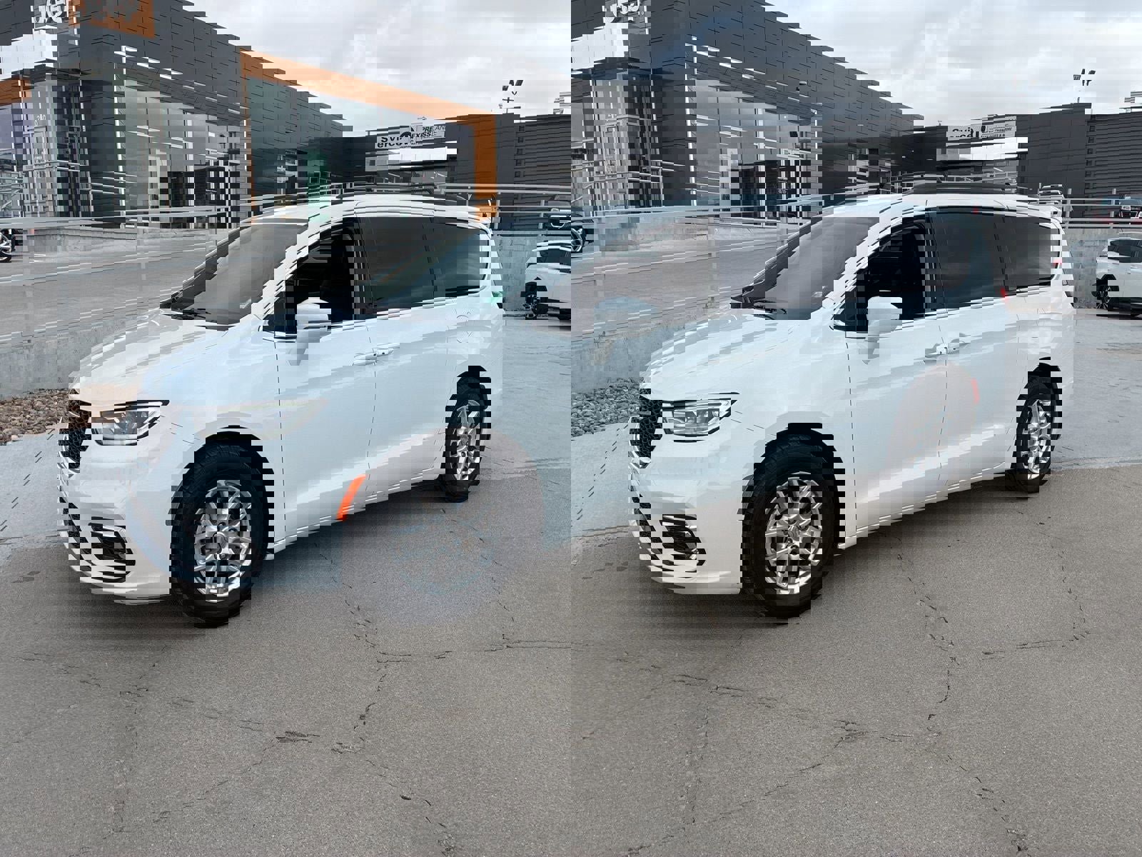 Used 2022 Chrysler Pacifica Touring-L