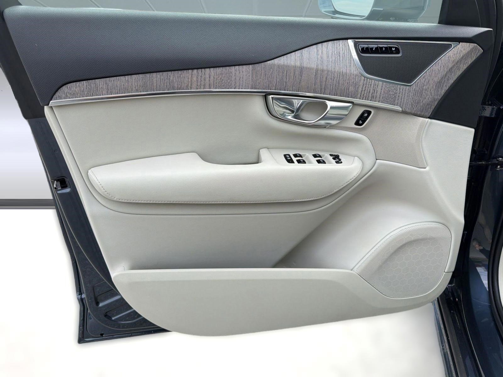 2023 Volvo Xc90 B6 Plus