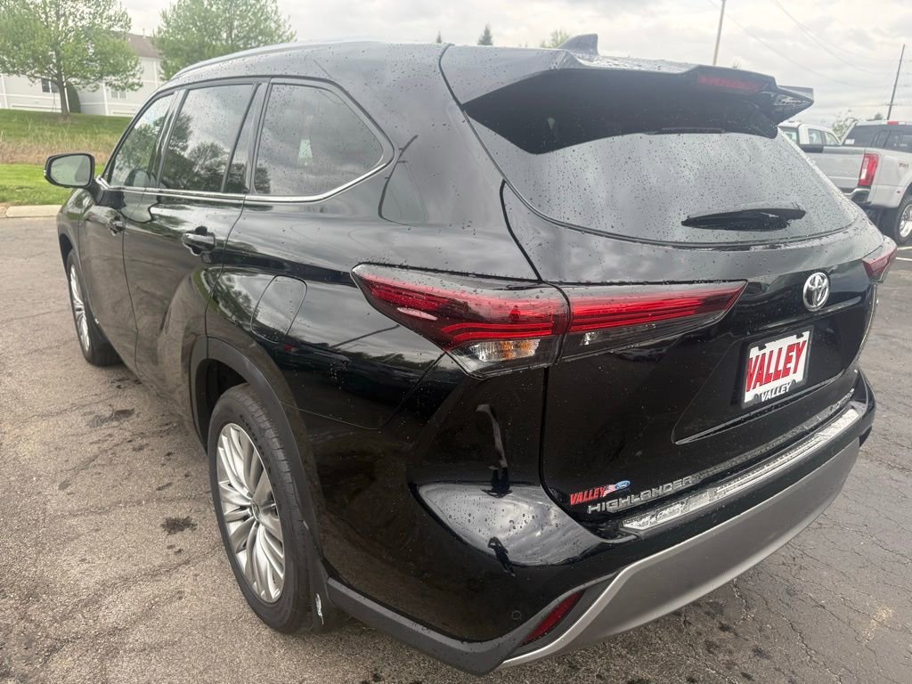 2025 Toyota Highlander Platinum