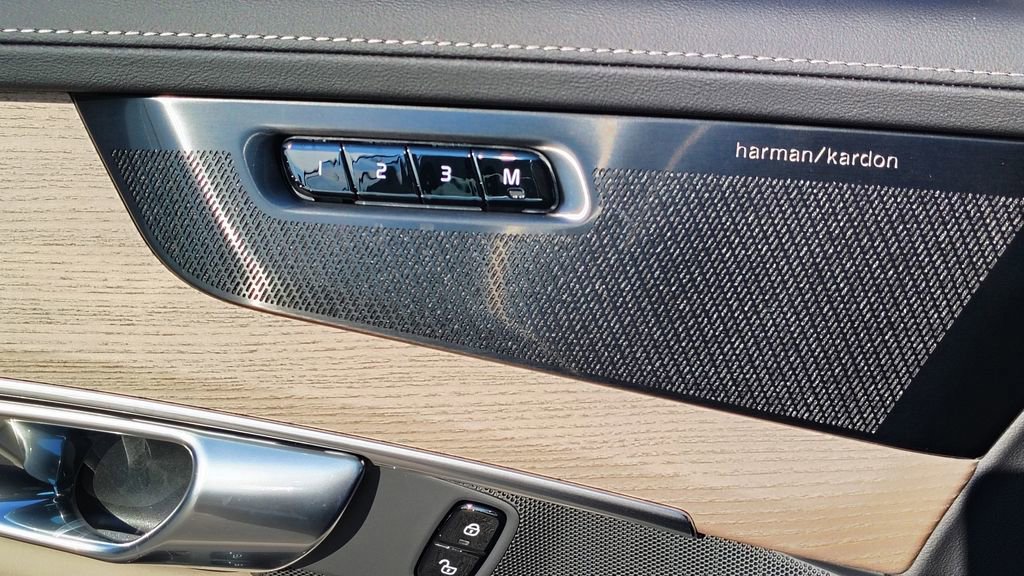 2026 Volvo Xc90 B6 Plus