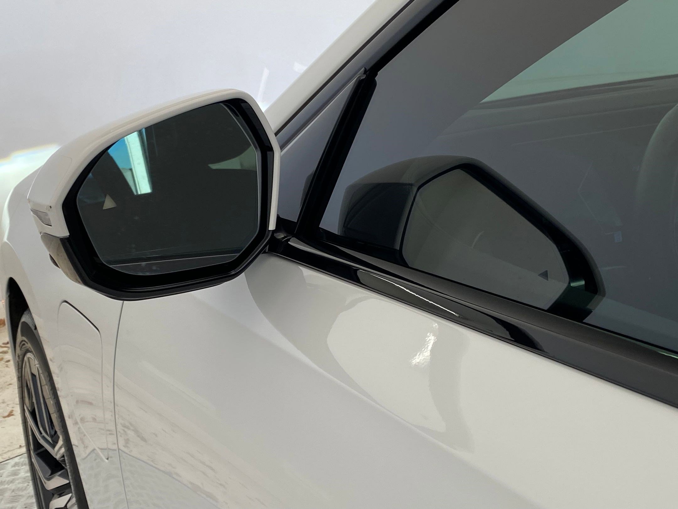 2024 BMW 750e xDrive