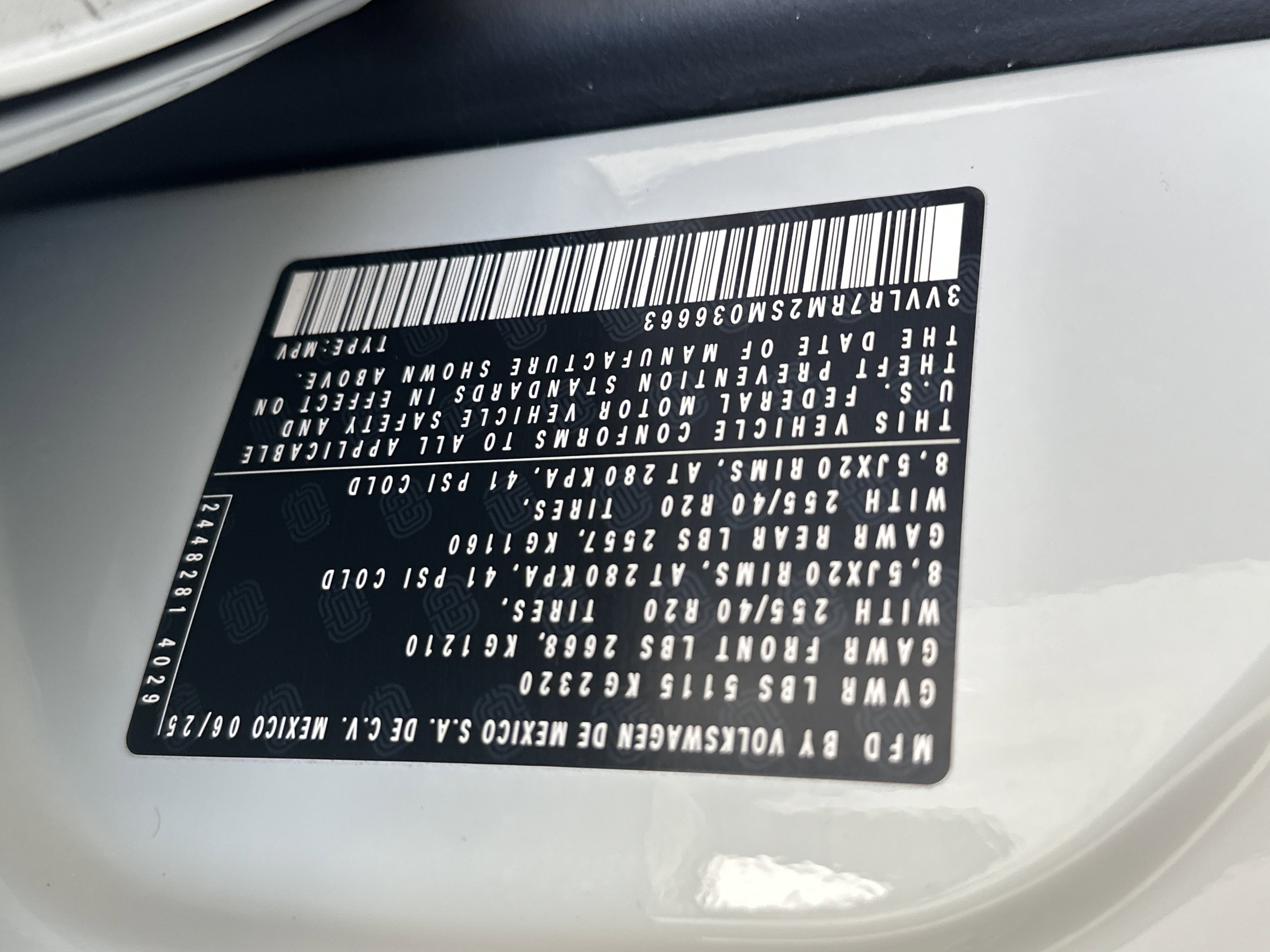 2025 Volkswagen Tiguan SEL R-Line