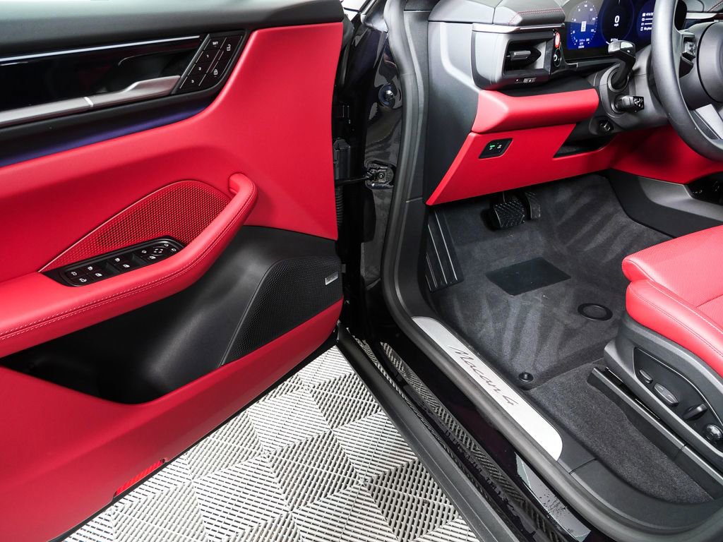 2025 Porsche Macan 4 Electric