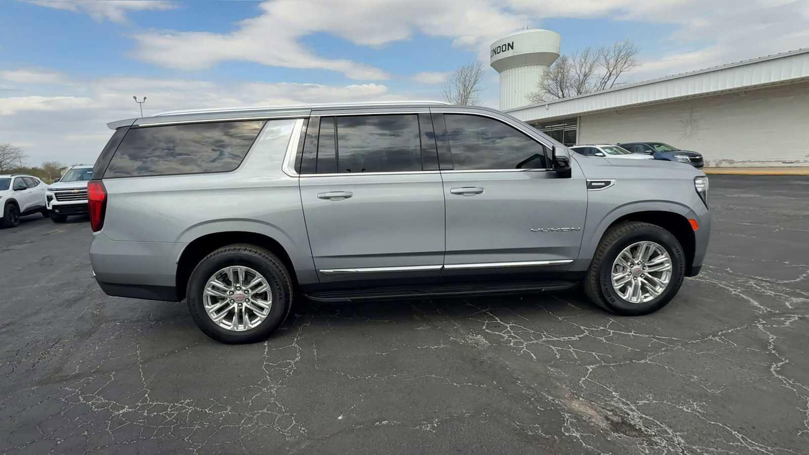 2024 GMC Yukon XL SLT