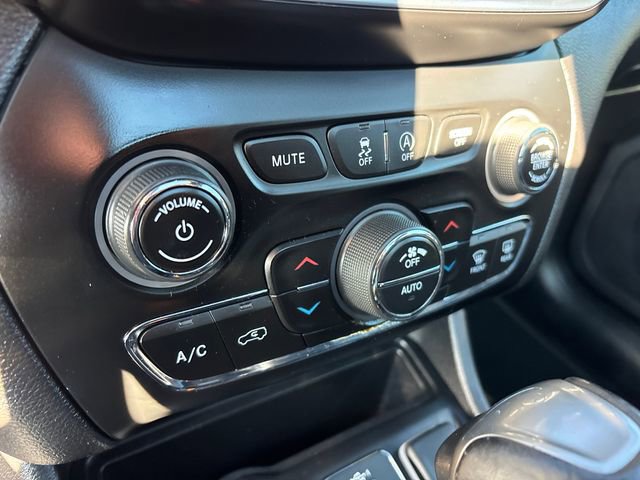 2021 Jeep Cherokee Latitude Lux 80th Anniv