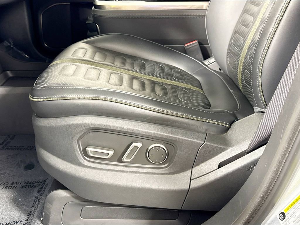 2025 Rivian R1S Adventure