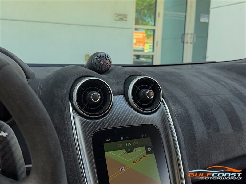 Used 2019 McLaren 600LT photo 17