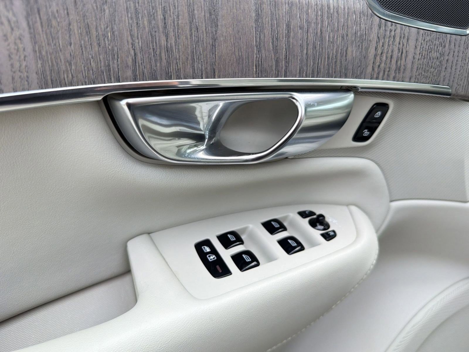 2023 Volvo Xc90 B6 Plus