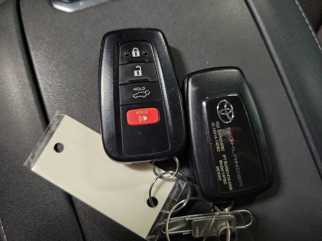 2021 Toyota Highlander LE