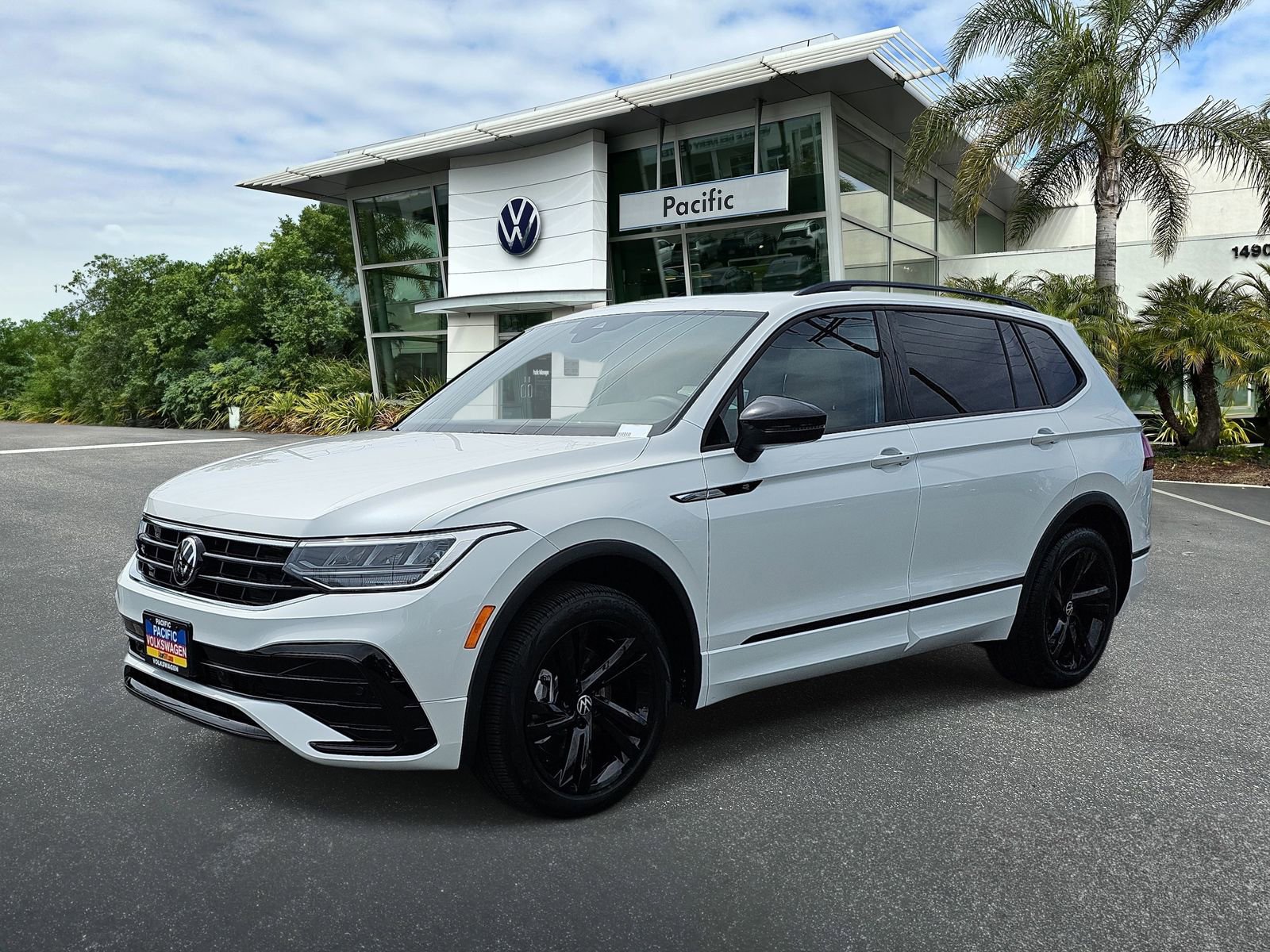 Certified 2023 Volkswagen Tiguan SE R-Line