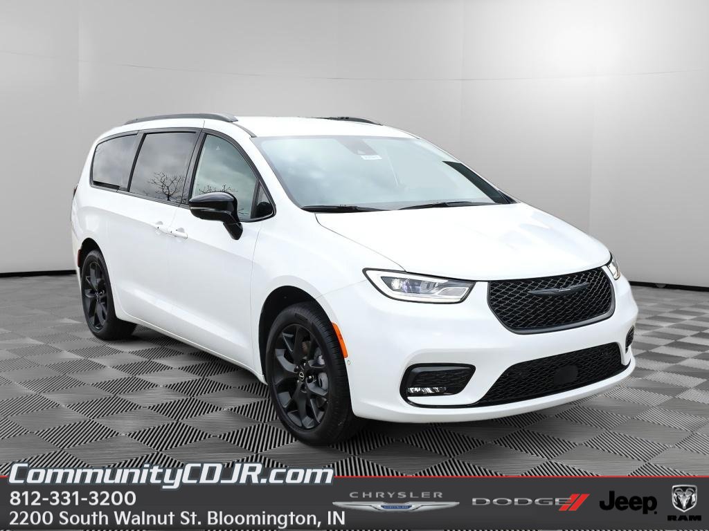 New 2026 Chrysler Pacifica Select w/ S Appearance Package