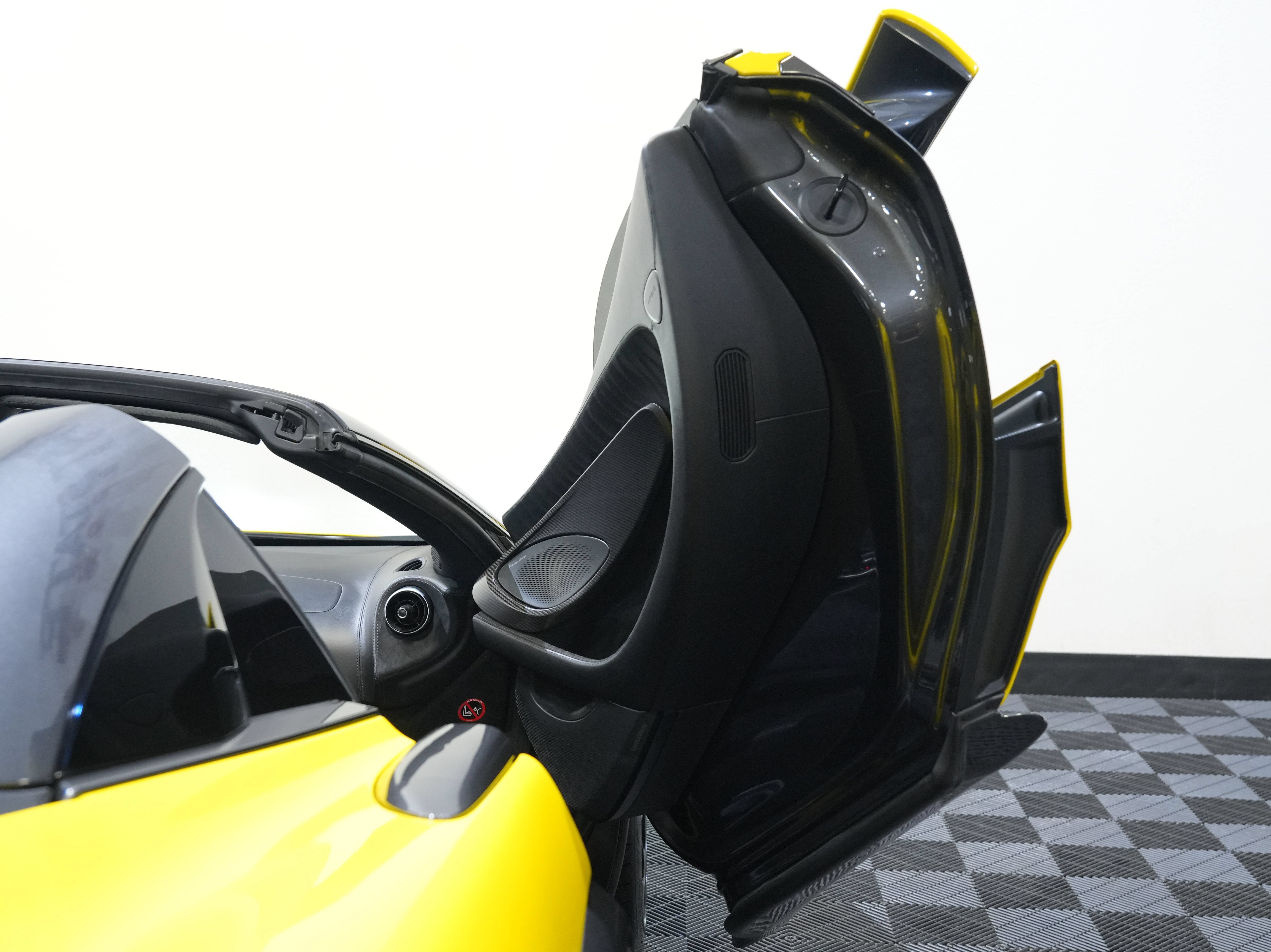 Used 2020 McLaren 600LT Spider photo 28