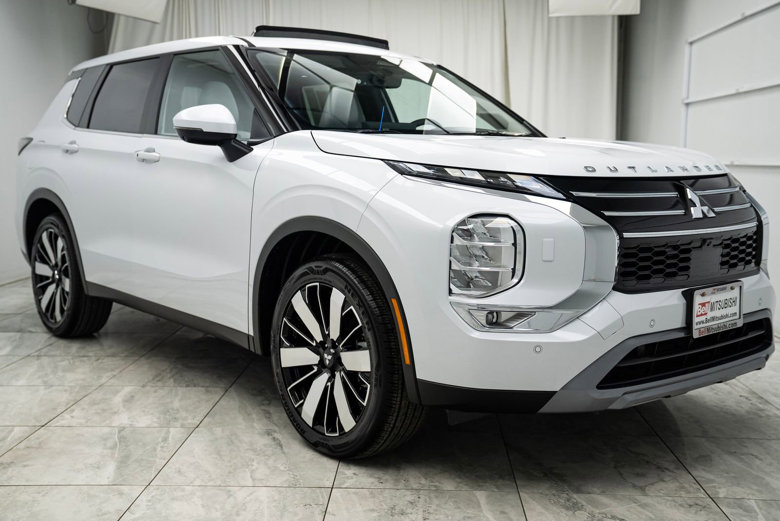 Used 2025 Mitsubishi Outlander SE