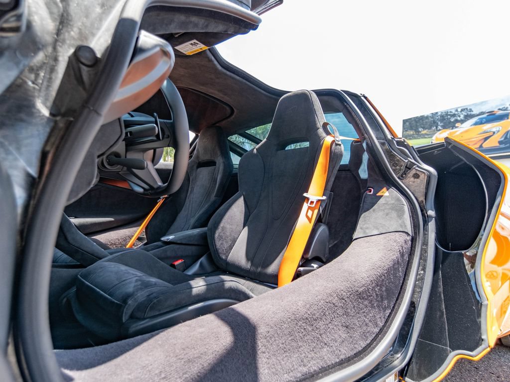 Used 2025 McLaren 750S photo 9