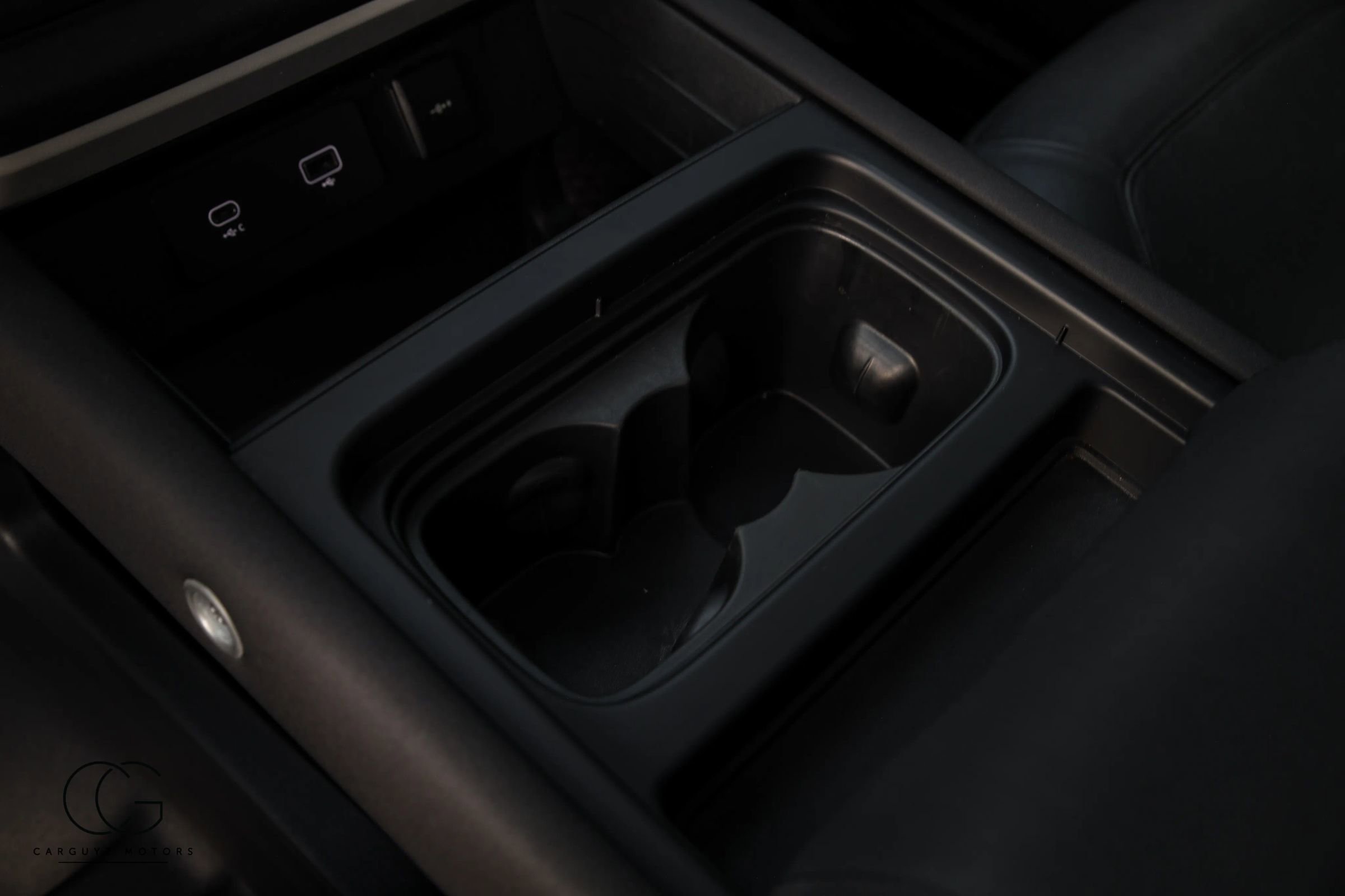 2022 Land Rover Defender 110 SE