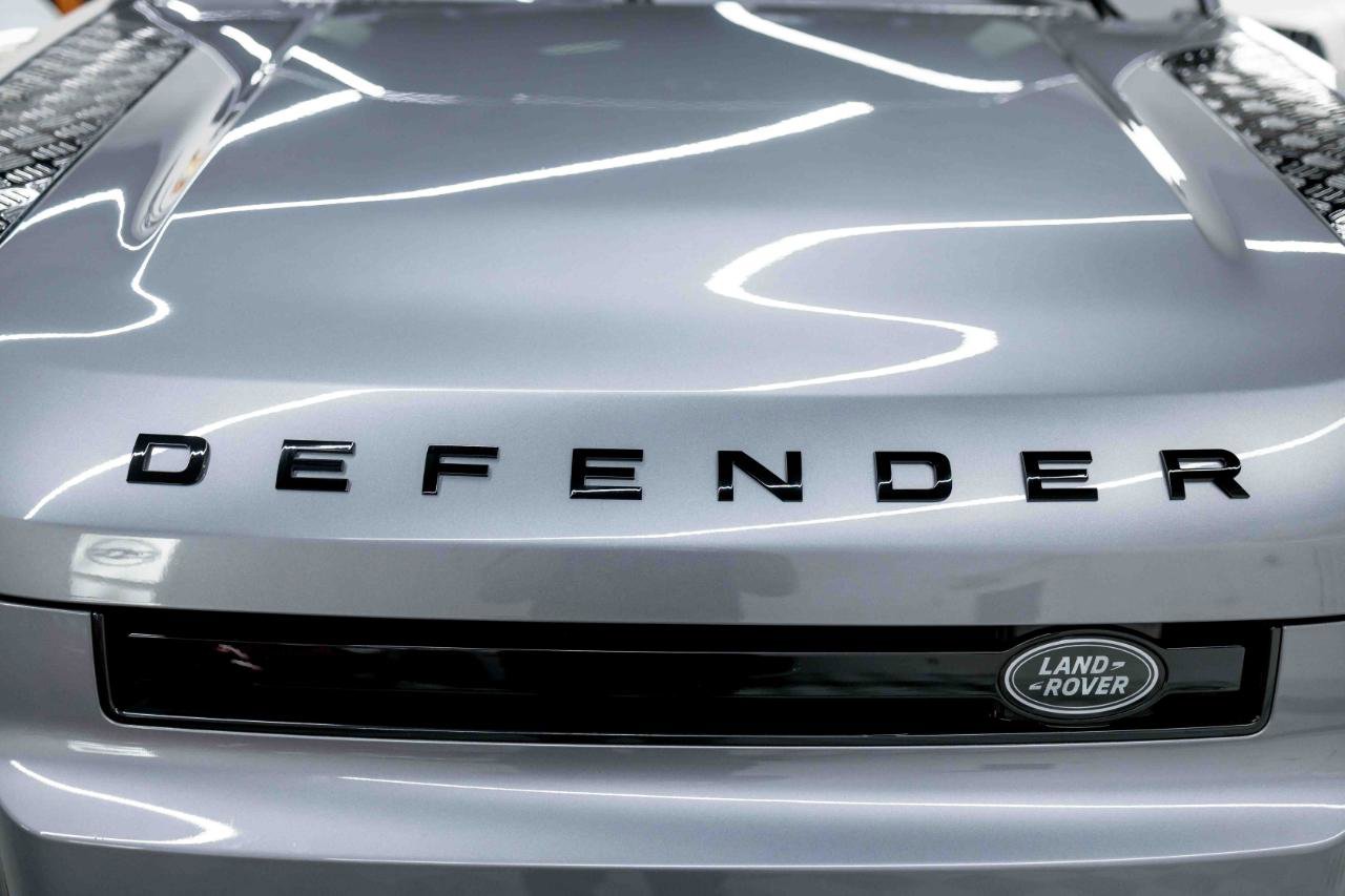 2023 Land Rover Defender 130 SE