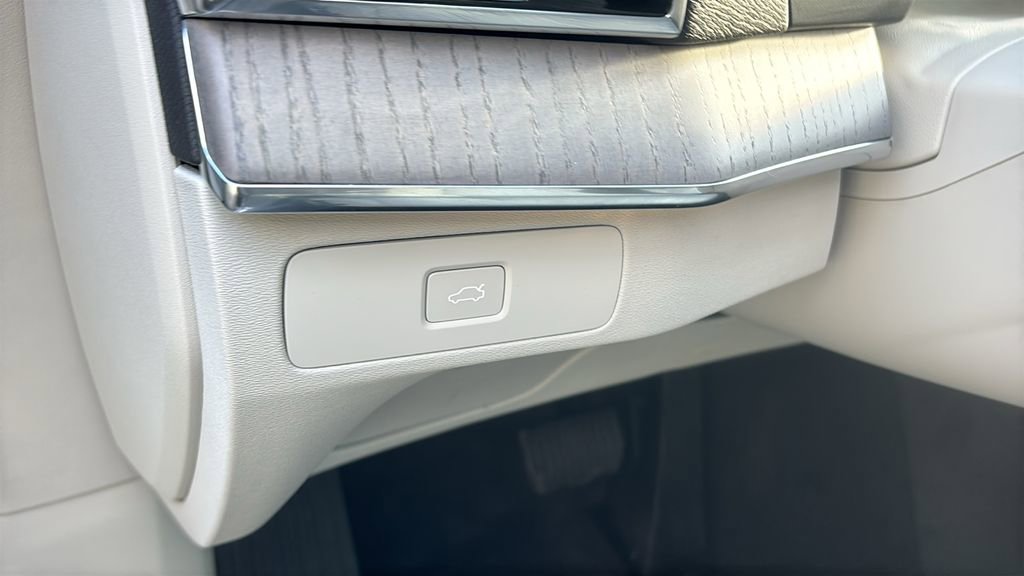 2025 Volvo Xc90 B6 Plus