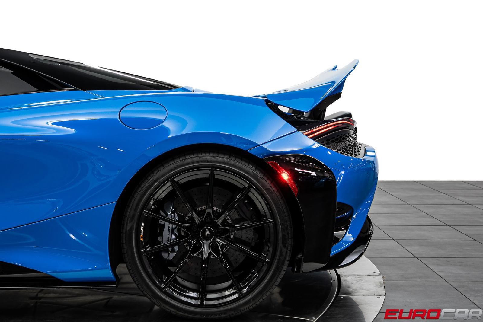 Used 2022 McLaren 765LT photo 23