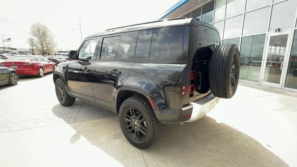 2025 Land Rover Defender 110 S