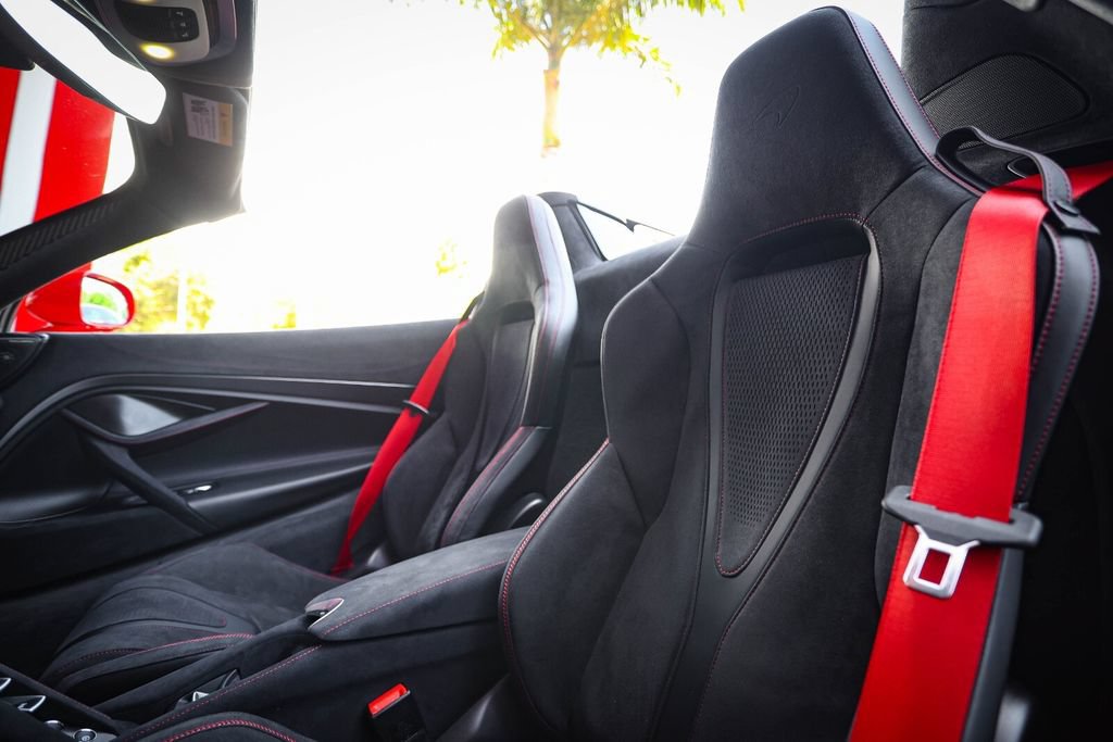 Used 2027 McLaren 750S Spider photo 39