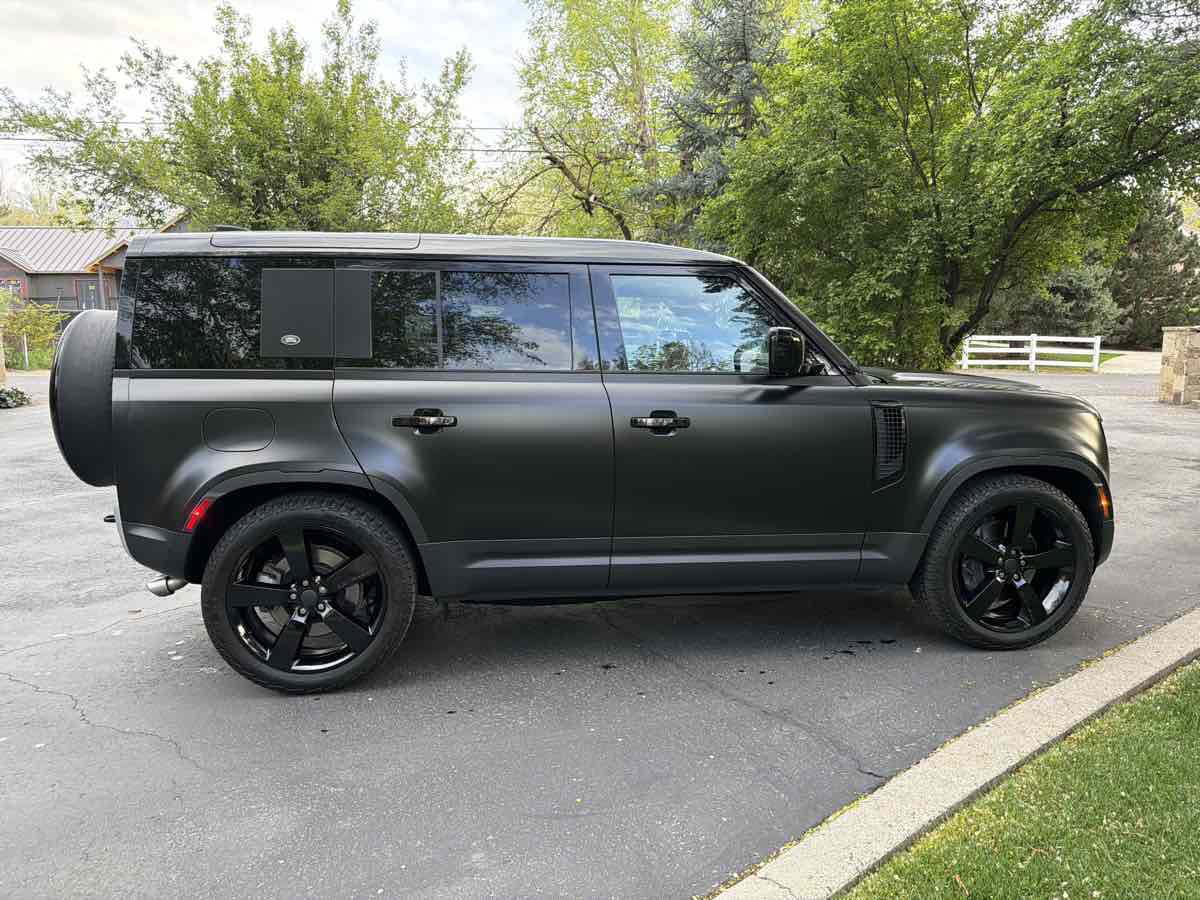 2024 Land Rover Defender 110 SE