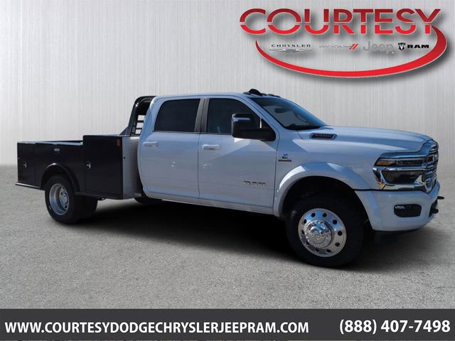 2026 RAM 5500 4x4 Crew Cab