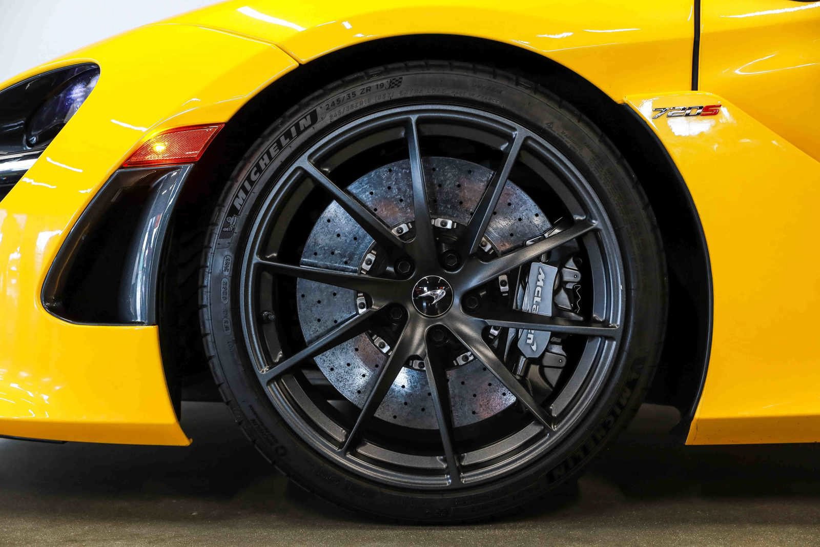 Used 2022 McLaren 720S Performance photo 21