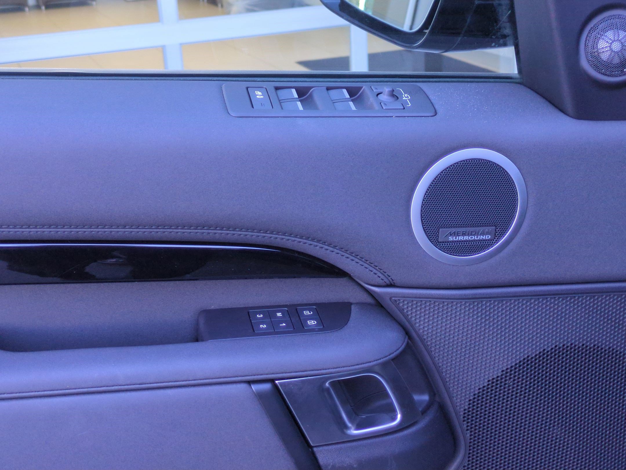 2025 Land Rover Discovery S