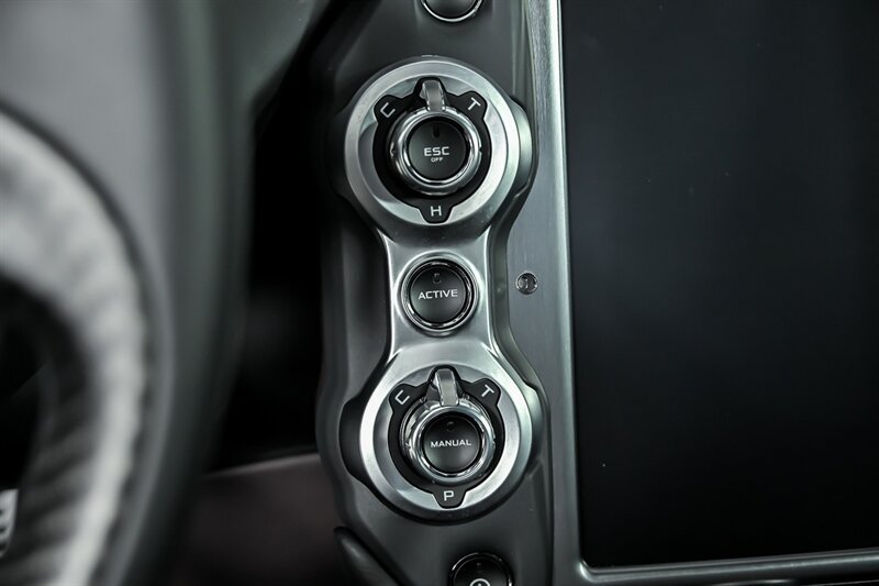 Used 2018 McLaren 720S photo 31