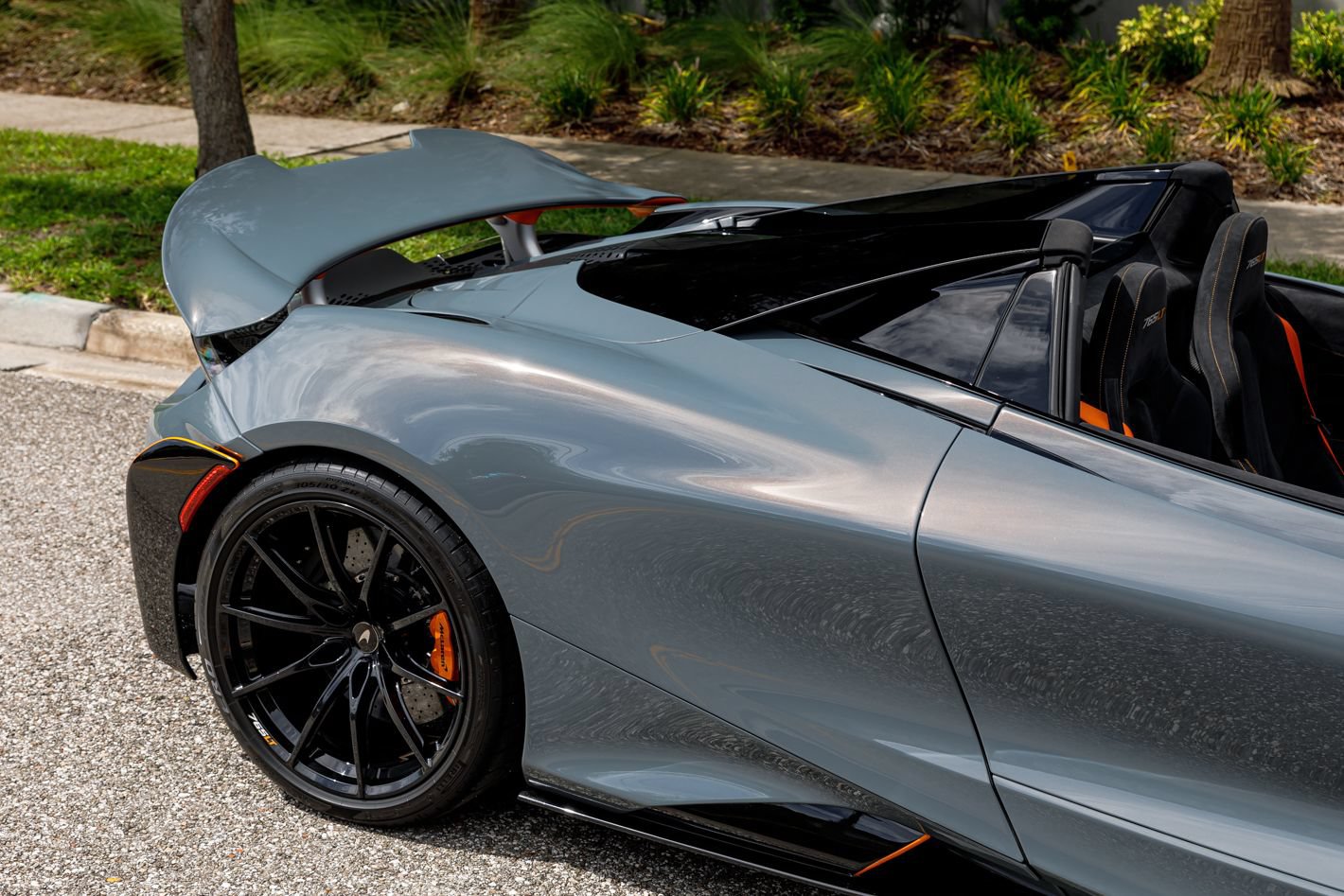 Used 2022 McLaren 765LT photo 23