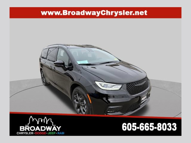 New 2026 Chrysler Pacifica Select w/ S Appearance Package