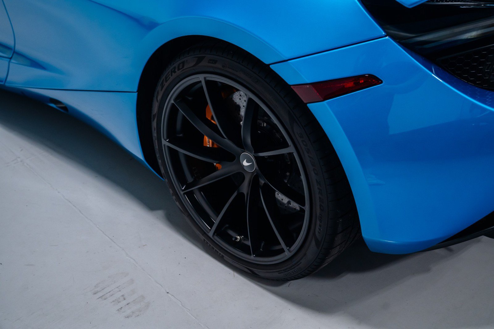 Used 2022 McLaren 720S Performance photo 35