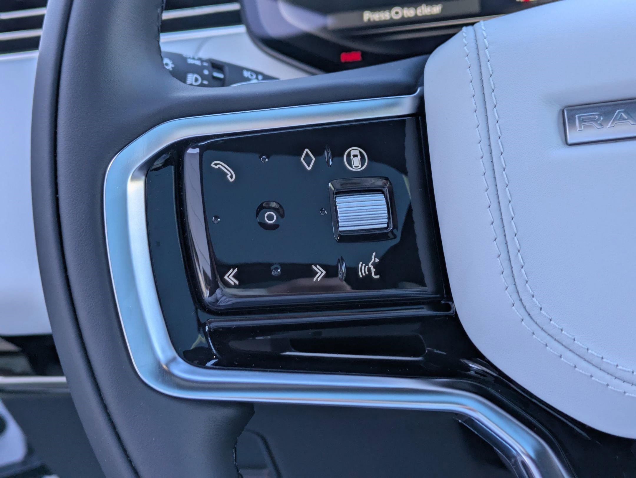 2026 Land Rover Range Rover Sport SE