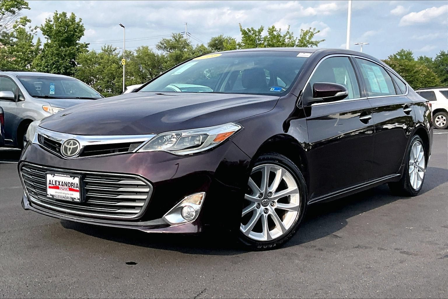 Used 2014 Toyota Avalon Limited w/ Technology Package