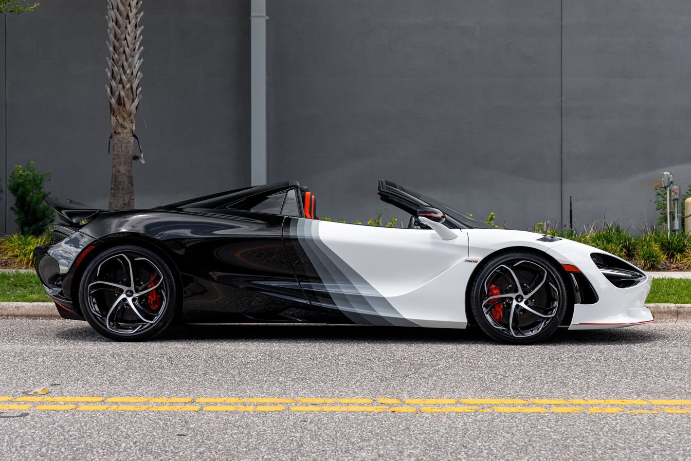 Used 2024 McLaren 750S Spider photo 9