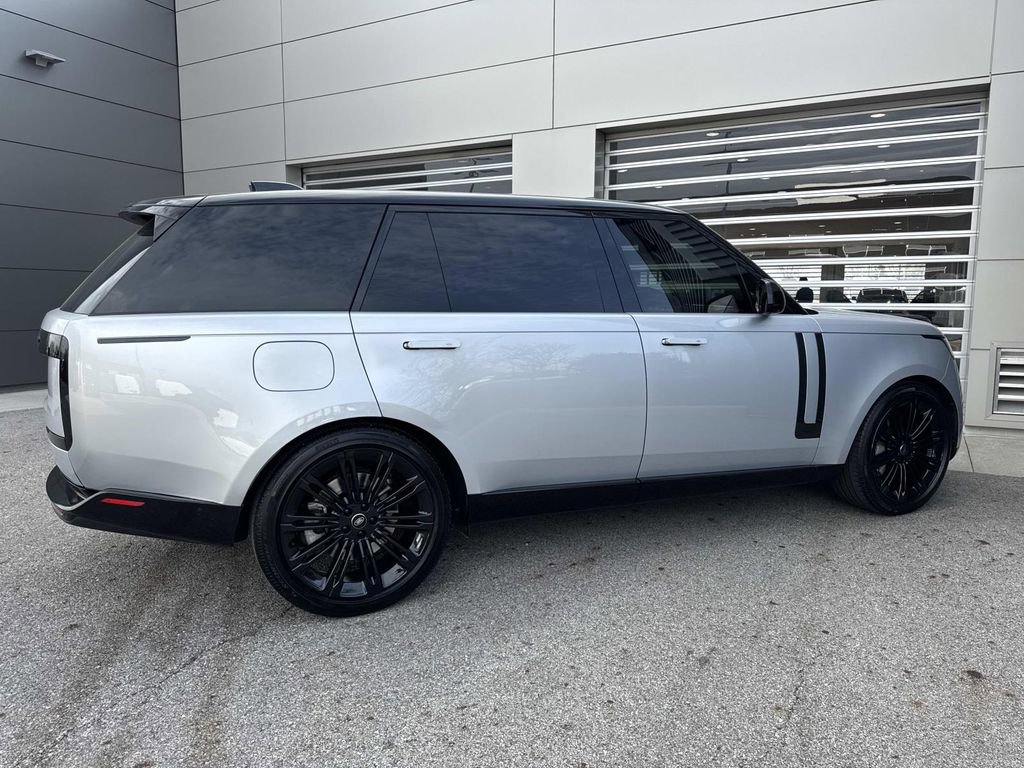 2025 Land Rover Range Rover Long Wheelbase SE