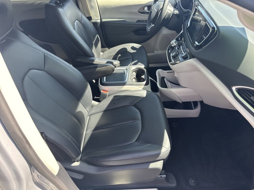 2024 Chrysler Pacifica Touring-L