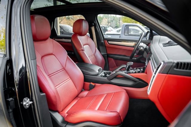 2023 Porsche Cayenne Platinum Edition