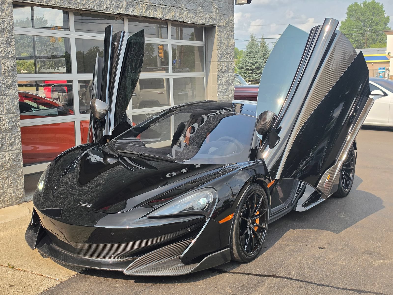Used 2020 McLaren 600LT Spider photo 2