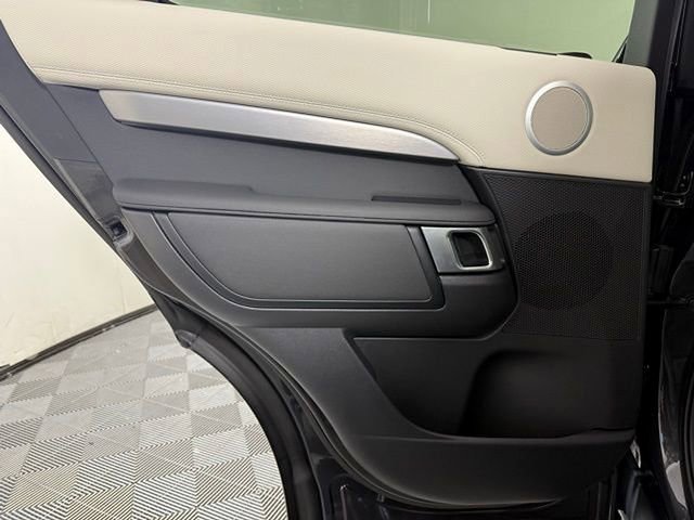 2025 Land Rover Discovery Dynamic SE