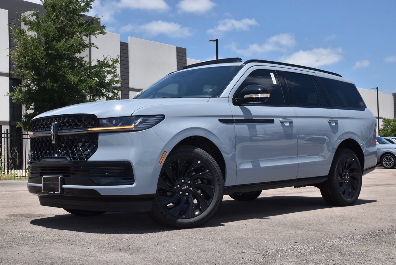 New 2026 Lincoln Navigator Reserve w/ Jet Appearance Package