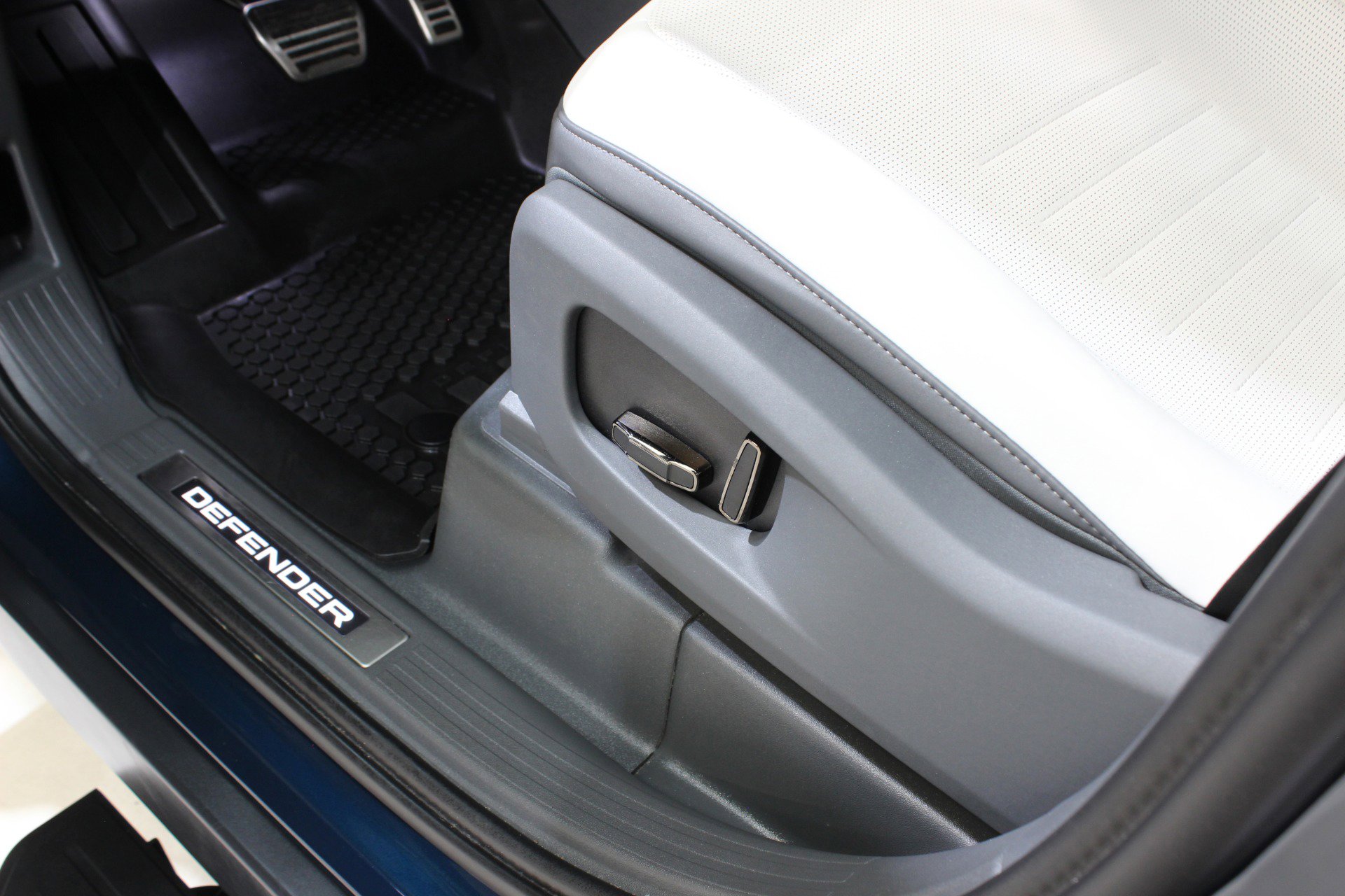 2026 Land Rover Defender 110