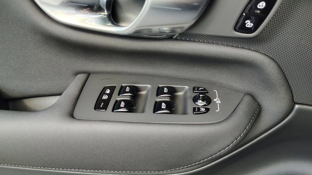 2026 Volvo Xc90 B6 Plus