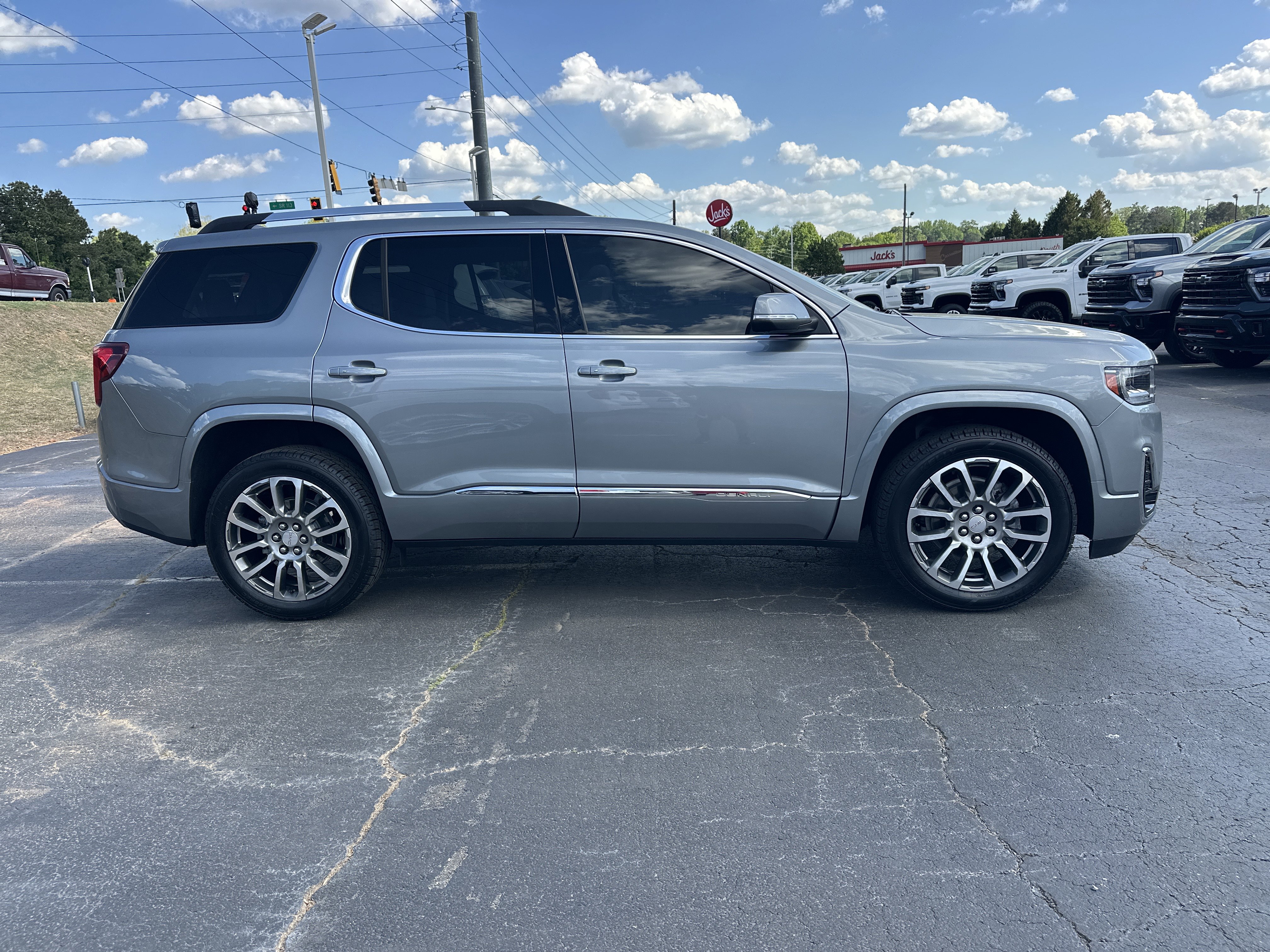 2023 GMC Acadia Denali