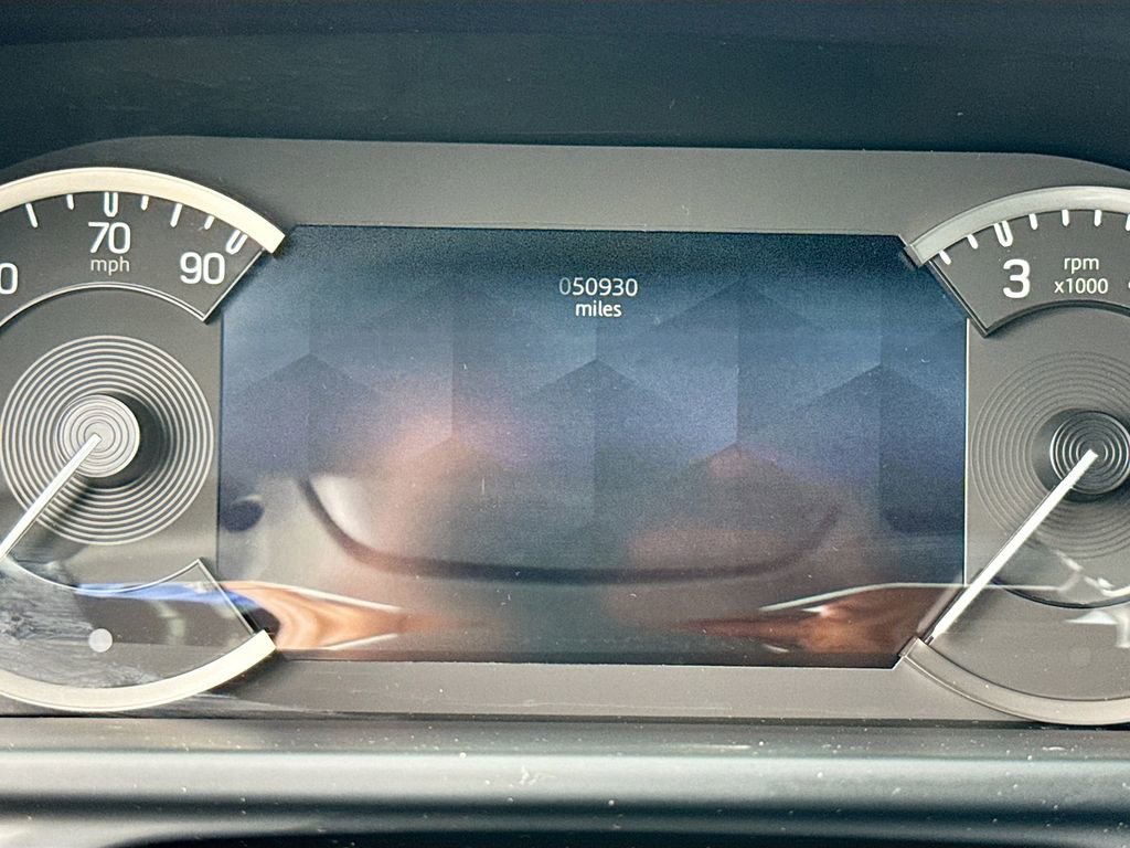 2023 Land Rover Defender 90 SE